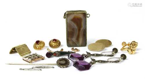 A quantity of jewellery,