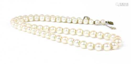 A single row graduated cultured pearl necklace,