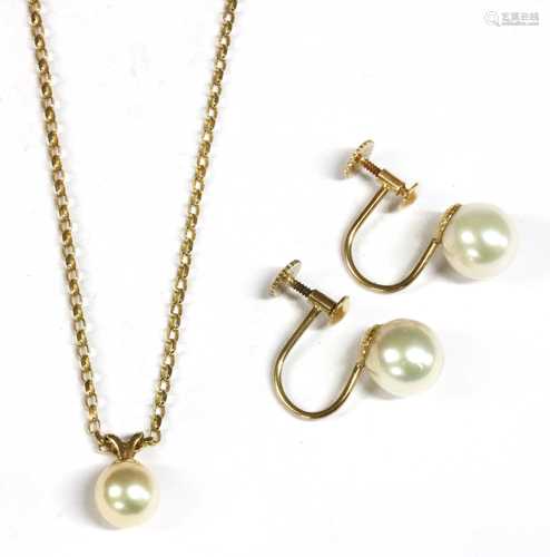 A 9ct gold cultured pearl pendant,