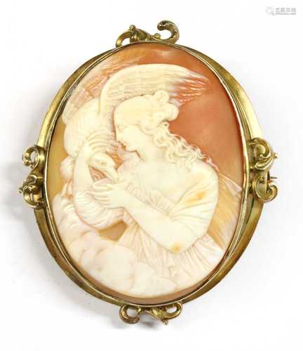 A gold mounted cameo brooch,