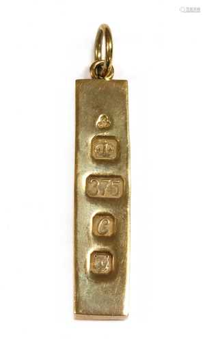 A 9ct gold ingot pendant,