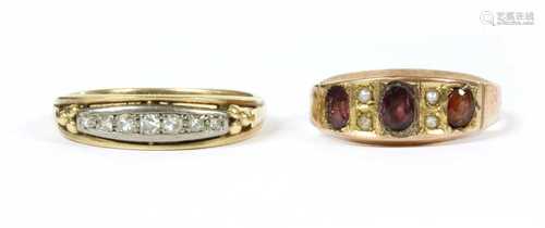 A gold seven stone diamond ring,