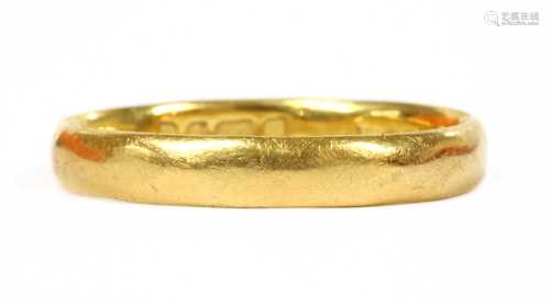 A 22ct gold wedding ring,