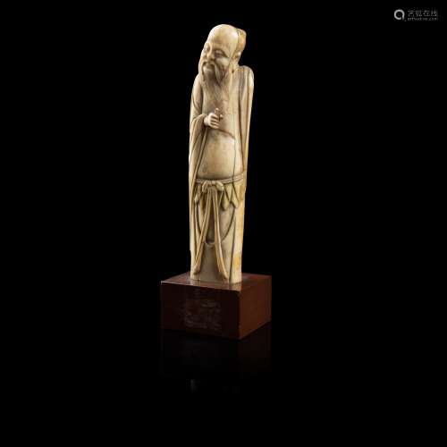 Y CARVED IVORY MALE FIGURE QING DYNASTY, 18TH CENTURY