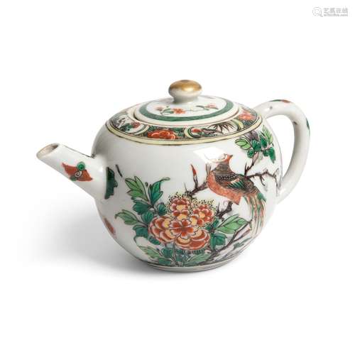 FAMILLE VERTE TEAPOT KANGXI PERIOD