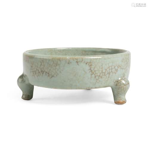 GE-TYPE CRACKLE-GLAZED TRIPOD BRUSH WASHER YONGZHENG MARK BUT 19TH CENTURY