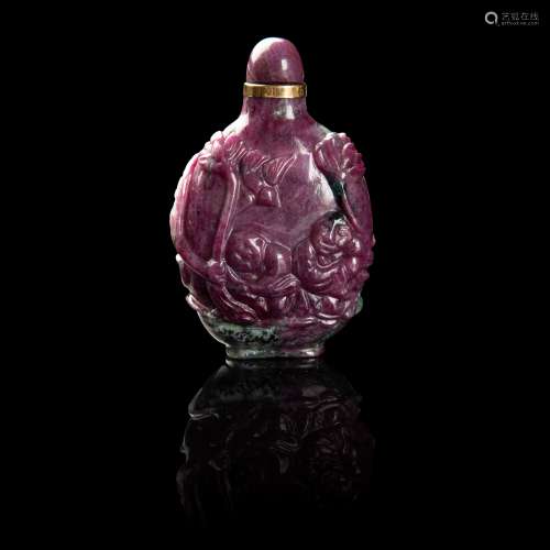 RUBY-ZOISITE SNUFF BOTTLE 19TH-20TH CENTURY