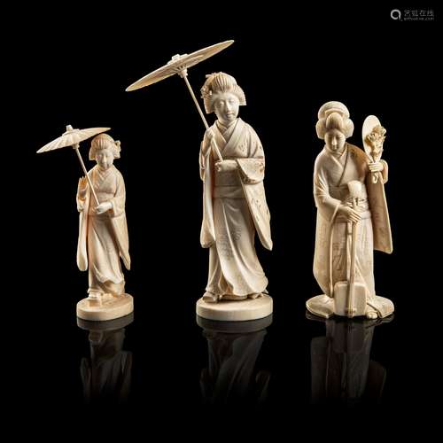 Y GROUP OF THREE IVORY OKIMONO OF BIJIN MEIJI PERIOD