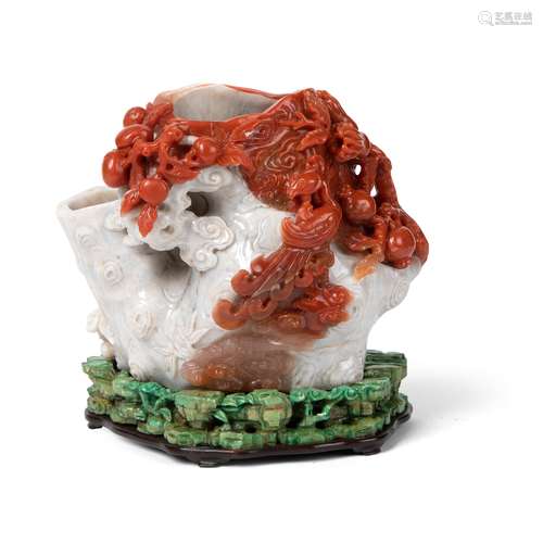 RED AND WHITE CARNELIAN AGATE 'TREE TRUNK' VASE 19TH-20TH CENTURY