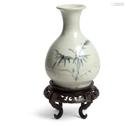 JAPANESE JOSEON-STYLE BLUE AND WHITE VASE EDO PERIOD, 18TH-19TH CENTURY