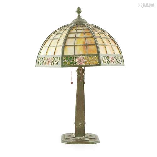 AMERICAN SCHOOL, MANNER OF HANDEL LAMP COMPANY TABLE LAMP, CIRCA 1910