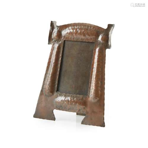 ENGLISH SCHOOL ARTS & CRAFTS COPPER PHOTOGRAPH FRAME, CIRCA 1900