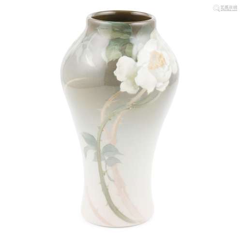 ROOKWOOD POTTERY SHOULDERED VASE, EARLY 20TH CENTURY