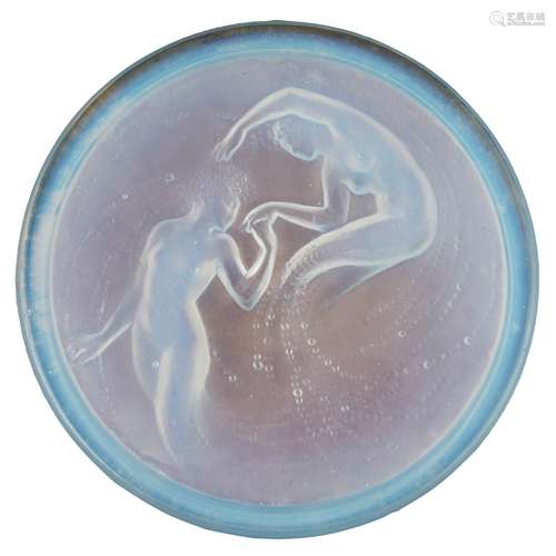 RENÉ LALIQUE (1860-1945) 'CHEVALIER D'ORSAY' OPALESCENT GLASS POWDER BOX, DESIGNED 1920