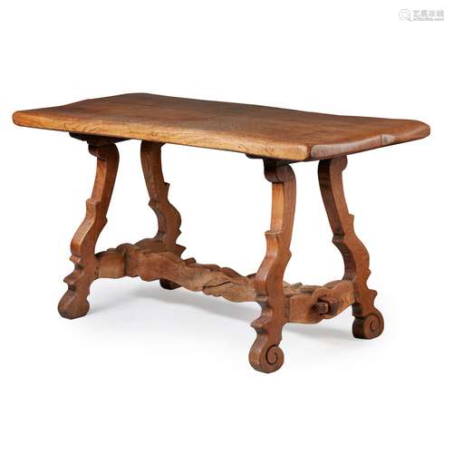 MANNER OF SIR ROBERT LORIMER ARTS & CRAFTS OAK CENTRE TABLE, CIRCA 1910