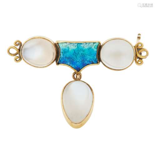 JAMES CROMAR WATT (1862-1940) MOONSTONE, ENAMEL & GOLD BROOCH, CIRCA 1905