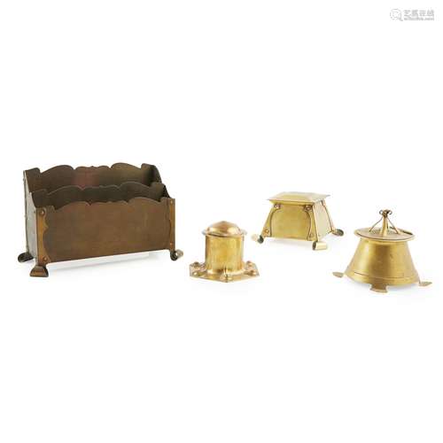 ENGLISH SCHOOL GROUP OF ARTS & CRAFTS BRASS DESK WARES, CIRCA 1900