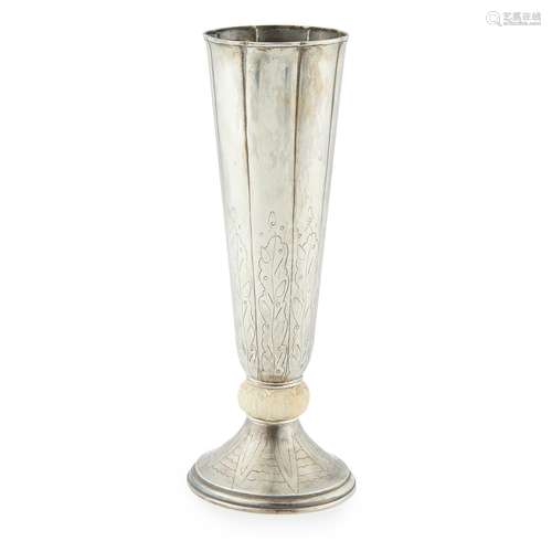 Y MANNER OF H.G. MURPHY ARTS & CRAFTS SILVER PLATE VASE, CIRCA 1930