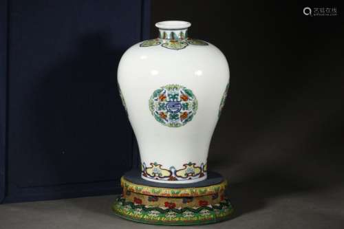 A Chinese Porcelain Doucai Blue&White Meiping Vase