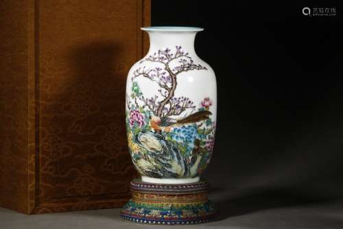 A Chinese Porcelain Famille Rose Floral&Birds Vase