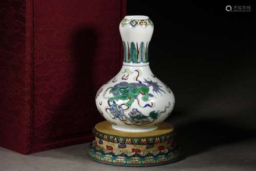 A Chinese Porcelain Doucai Lion Pattern Garlic Vase