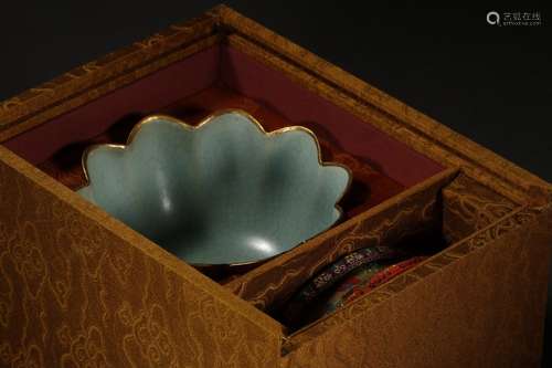 A Chinese Porcelain Ru Kiln Lotus Bowl