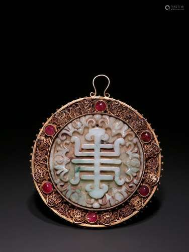 A Chinese Qing Gilt Emerald Embeded Sliver Pendant