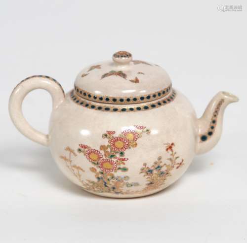 Imperial Satsuma Teapot, Meiji Period (1868-1911)