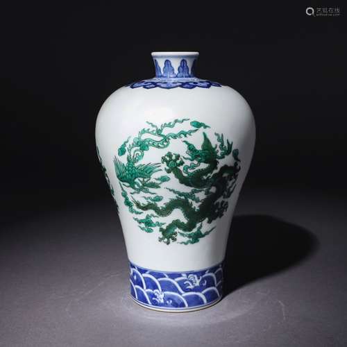 A Chinese Green Dragon&phoenix Pattern Porcelain Plum Bottle