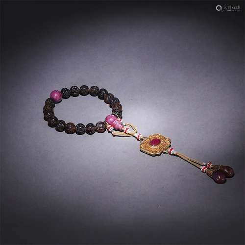 A Chinese Ruby Inlaid Amber Beads Hand String with Gild Silver Decoration