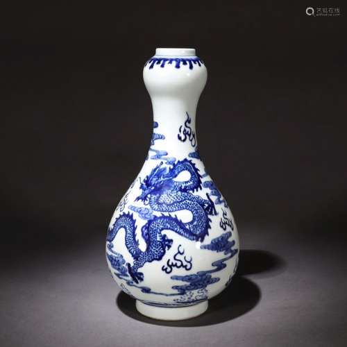 A Chinese Blue and White Dragon Pattern Porcelain Garlic-head Bottle