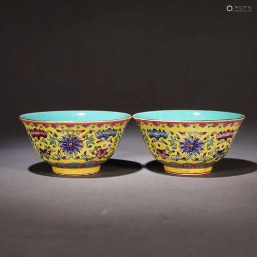 A Pair of Chinese Famille Rose Twining flower pattern Porcelain Cups