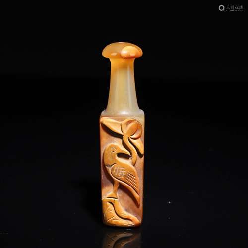 A Chinese Lotus and magpie Agate Snuff Bottle