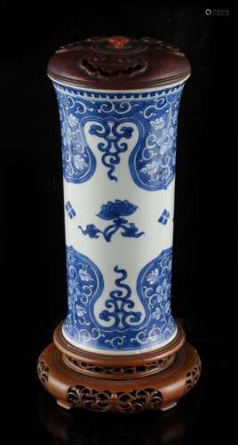Property of a gentleman - a Chinese blue & white vase of waisted form, Kangxi period (1662-1722),