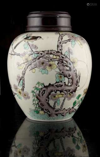 Property of a lady, a private collection formed in the 1980's and 1990's - a small Chinese famille
