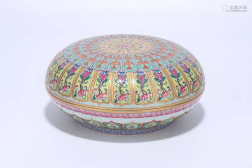 chinese qing dynasty famille rose porcelain round box