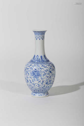 Blue and white lotus flower decoration bottle