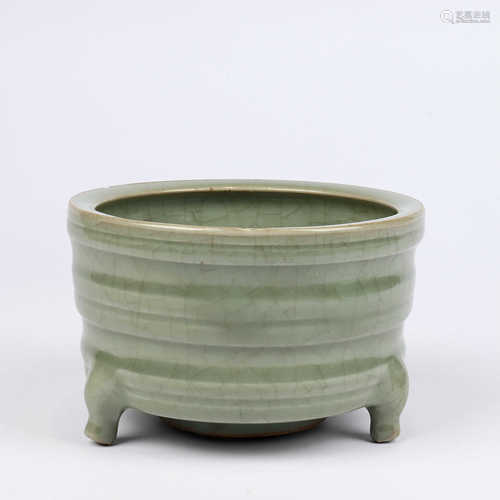 Longquan SANZU stove in Song Dynasty