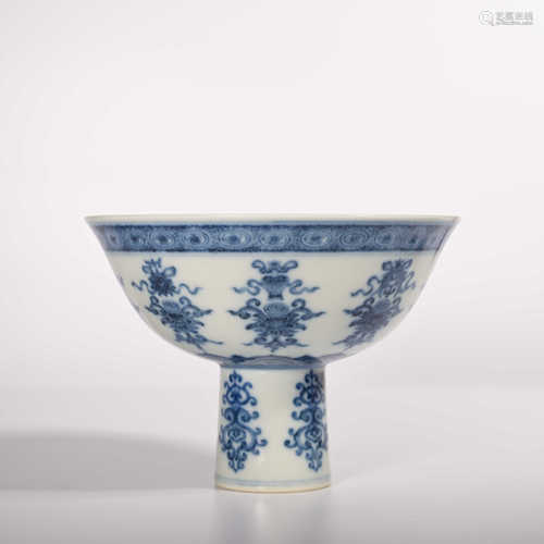 Blue and white lotus flower design gaozui cup