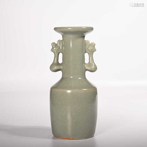 Phoenix ear bottle in Longquan kiln