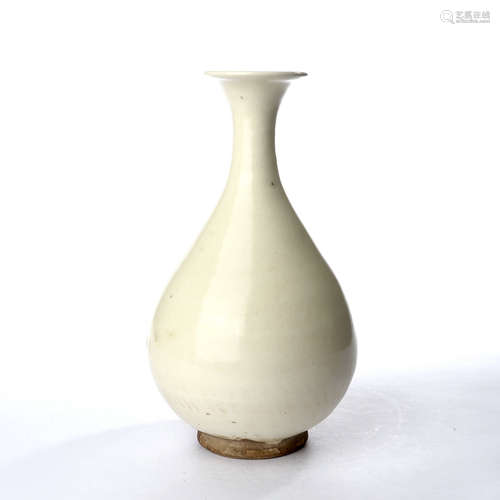 Spring vase with white glaze in Cizhou kiln of Yuan Dynasty