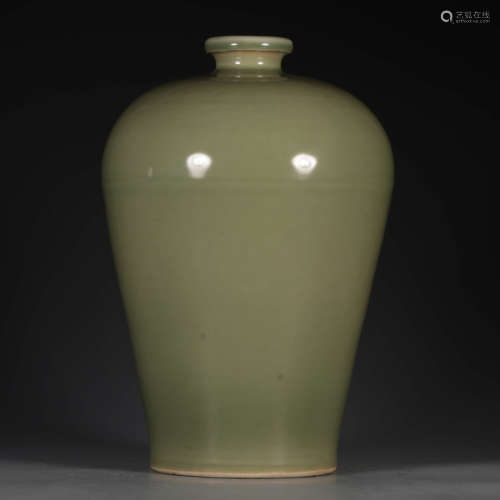 A Chinese Holly Glaze Porcelain Plum Vase