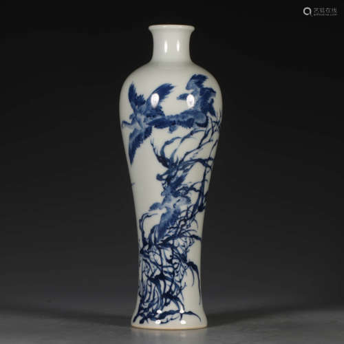 A Chinese Blue and White Eagles Painted Porcelain Plum Vase