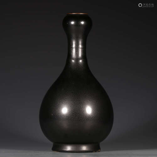 A Chinese Ugyen Glazed Porcelain Garlic-head Vase