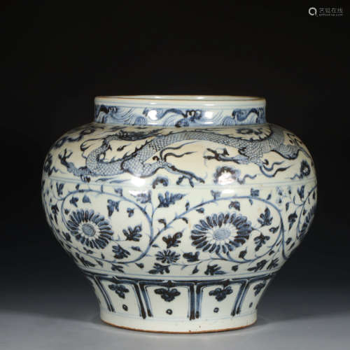 A Chinese Blue and White Dragon Pattern Floral Porcelain Jar