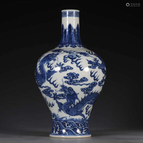 A Chinese Blue and White Dragon Pattern Porcelain Flower Vase