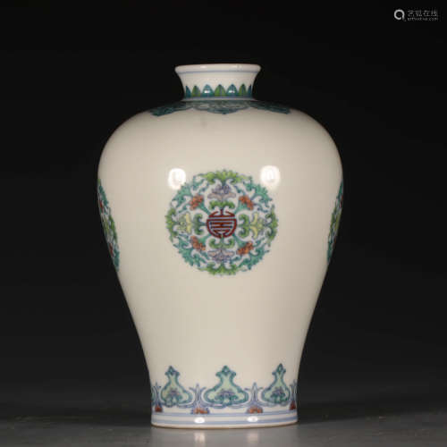 A Chinese Clashingcolor Floral Porcelain Vase