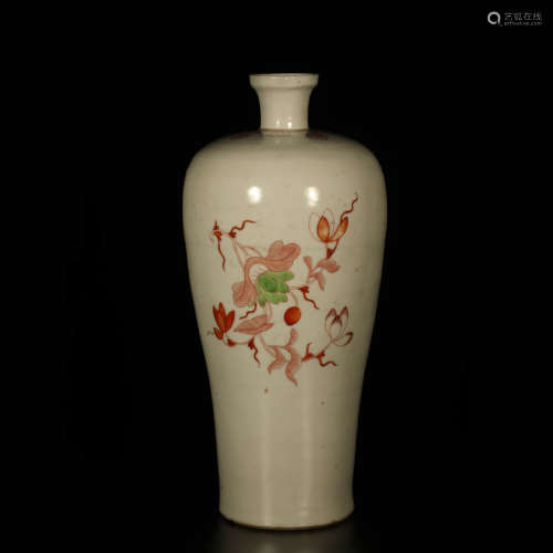 A Chinese Red Green Golor Floral Porcelain Plum Blossom Vase