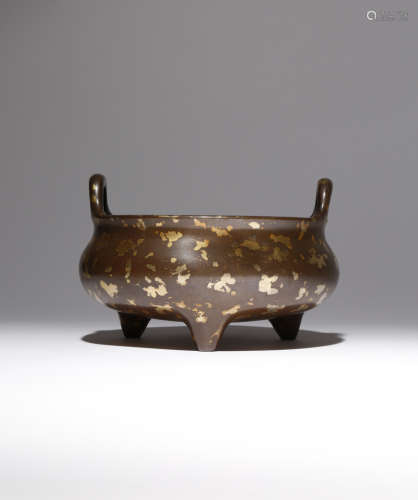 A CHINESE GOLD-SPLASHED TRIPOD INCENSE BURNER QING DYNASTY The compressed body rising to a short
