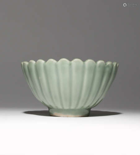 A GOOD CHINESE LONGQUAN CELADON 'CHRYSANTHEMUM' BOWL MING DYNASTY The deep fluted sides moulded as